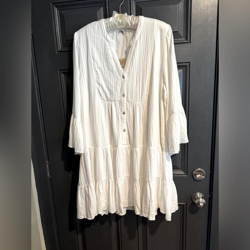NWT Faherty whimsical dress with tiered mini length skirt, long billowy sleeves.